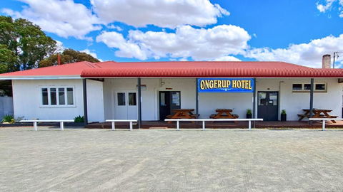 Ongerup Hotel - Accommodation Main Beach 0