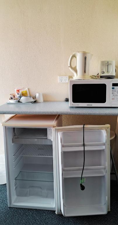 Ongerup Hotel - Accommodation Main Beach 2