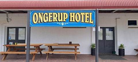 Ongerup Hotel - Accommodation Main Beach 3