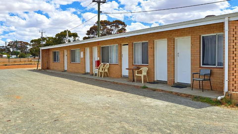 Ongerup Hotel - Accommodation Main Beach 1