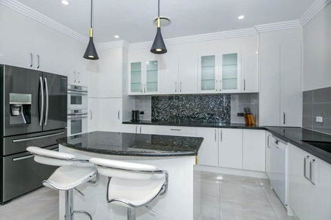 Opulence By Khove - Accommodation Main Beach 3