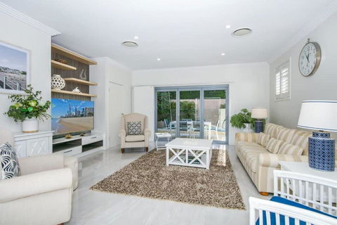 Opulence By Khove - Accommodation Main Beach 2