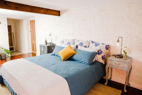 Orange Door Bnb - Accommodation Main Beach 0