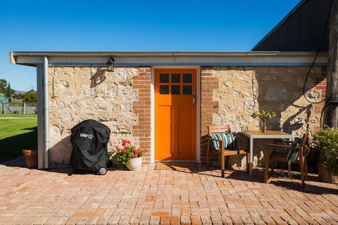 Orange Door Bnb - Accommodation Main Beach 2