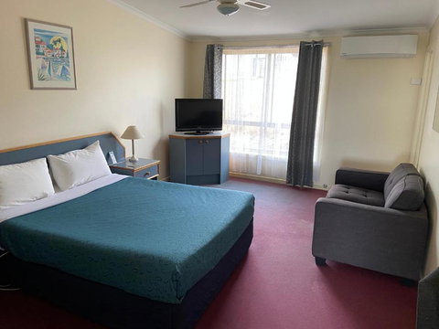 Orbost Country Man Motor Inn - Accommodation Main Beach 2
