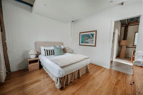 Orchard Cottage - Quiet Farm Escape - Accommodation Main Beach 1