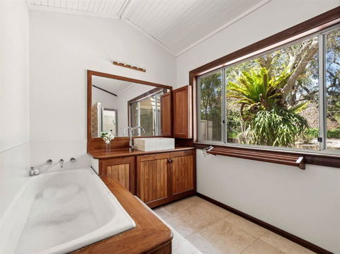 Orchard Homestead Countryside Retreat - Accommodation Main Beach 3