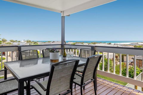 Oriana Grande- 5 Bdrm Sleeps 14 Beach View Wifi - Accommodation Main Beach 0