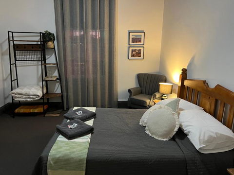 Oriental Hotel Tumut - Accommodation Main Beach 1