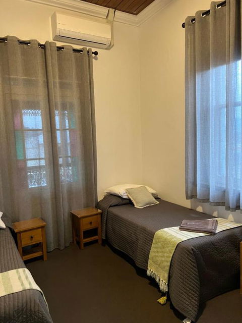Oriental Hotel Tumut - Accommodation Main Beach 2