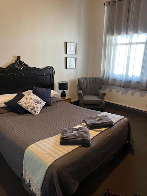 Oriental Hotel Tumut - Accommodation Main Beach 0