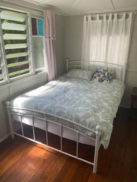 Original Surf Cottage In Heart Of Pottsville Beach - Accommodation Main Beach 2