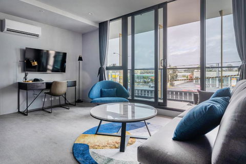 Oros Hotel And Apartments - Accommodation Main Beach 1