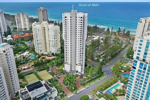 Oscar On Main 2B - Heart Of Main Beach Ocean Views - Accommodation Main Beach 0