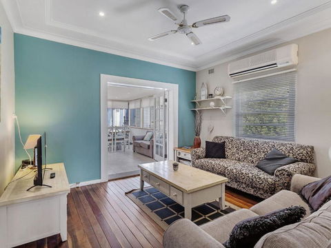 Oscars Pet Friendly Beach House 14 Tomaree Road - Accommodation Main Beach 1