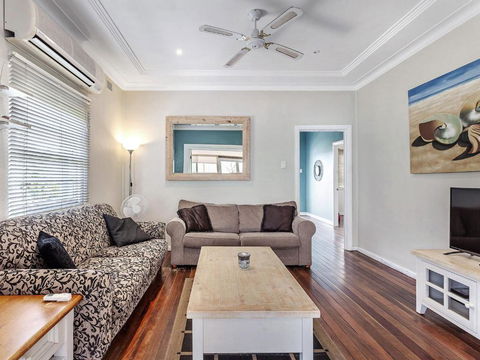 Oscars Pet Friendly Beach House 14 Tomaree Road - Accommodation Main Beach 2