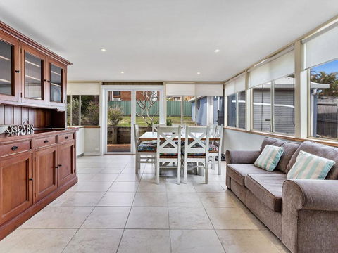 Oscars Pet Friendly Beach House 14 Tomaree Road - Accommodation Main Beach 3