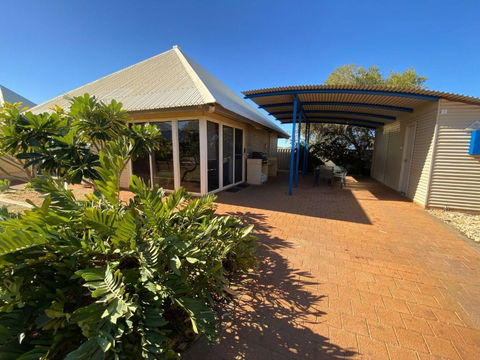 Osprey Holiday Village Unit 105 - Accommodation Main Beach 0