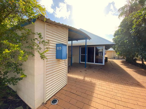 Osprey Holiday Village Unit 115 - Accommodation Main Beach 0
