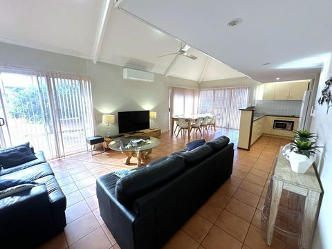 Osprey Holiday Village Unit 117 - Accommodation Main Beach 3