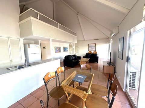 Osprey Holiday Village Unit 123 - Accommodation Main Beach 0