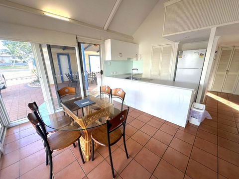 Osprey Holiday Village Unit 123 - Accommodation Main Beach 1