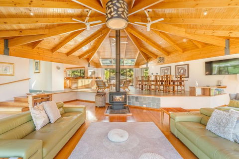 Osprey Lodge - Accommodation Main Beach 1