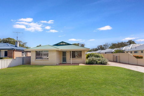 Our Beach House- Busselton - Accommodation Main Beach 0