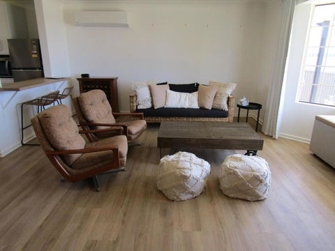 Our Little Beach House - Accommodation Main Beach 2