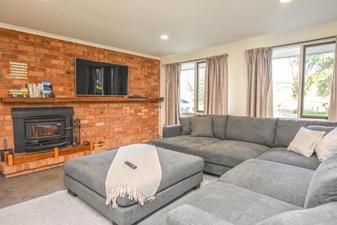 Ovens Valley Retreat - Accommodation Main Beach 1
