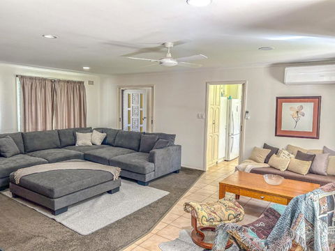 Ovens Valley Retreat - Accommodation Main Beach 2