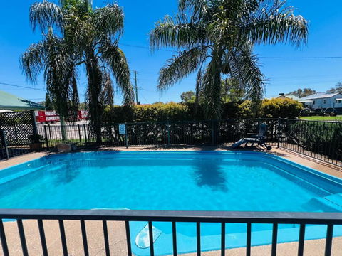 OVERLANDER MOTOR LODGE - Accommodation Main Beach 0