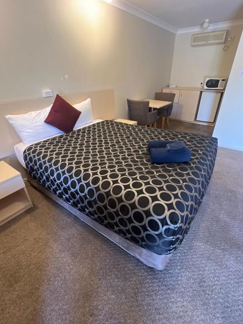 OVERLANDER MOTOR LODGE - Accommodation Main Beach 1
