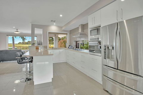 Overlooking The Black Bull Golf Course - Accommodation Main Beach 3