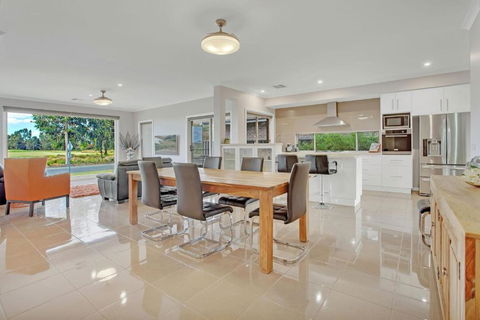 Overlooking The Black Bull Golf Course - Accommodation Main Beach 2