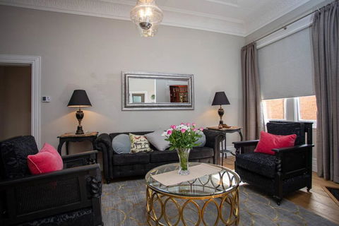 Oxbridge- Period Home In Central Goulburn - Accommodation Main Beach 0