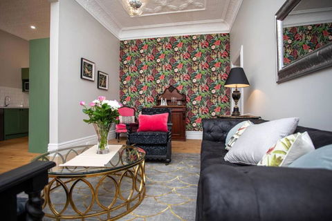 Oxbridge- Period Home In Central Goulburn - Accommodation Main Beach 3
