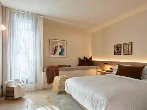 Oxford House - Accommodation Main Beach 2