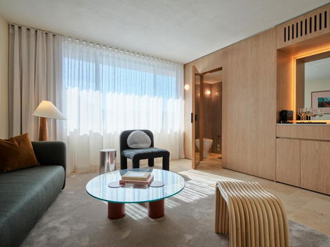 Oxford House - Accommodation Main Beach 3