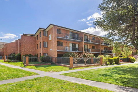 Oxley Court Serviced Apartments - Accommodation Main Beach 1