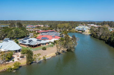 Oyster Cove Sunset -LJ Hooker Yamba - Accommodation Main Beach 1