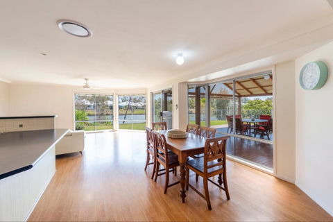 Oyster Cove Sunset -LJ Hooker Yamba - Accommodation Main Beach 3