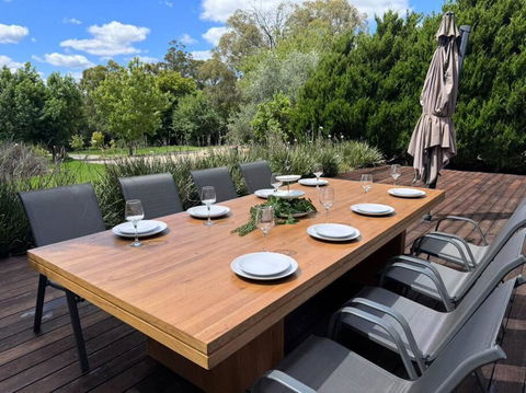 Oz Farmhouse With BBQ Private Backyard Booth 4events - Accommodation Main Beach 0
