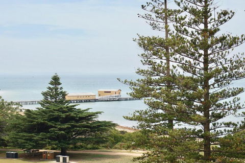 Ozone Tower - Accommodation Main Beach 1