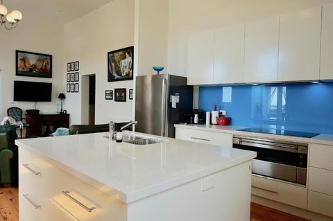 Ozone Tower - Accommodation Main Beach 2