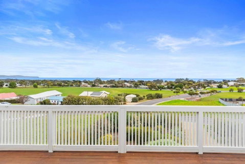 One Merino Panoramic Beach House Modern Sleeps 10 - Accommodation Main Beach 3