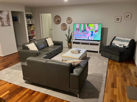 One Merino Panoramic Beach House Modern Sleeps 10 - Accommodation Main Beach 1