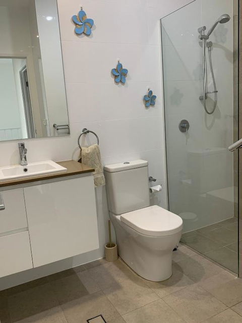 One Bedroom Townhouse Near Beach - Accommodation Main Beach 2