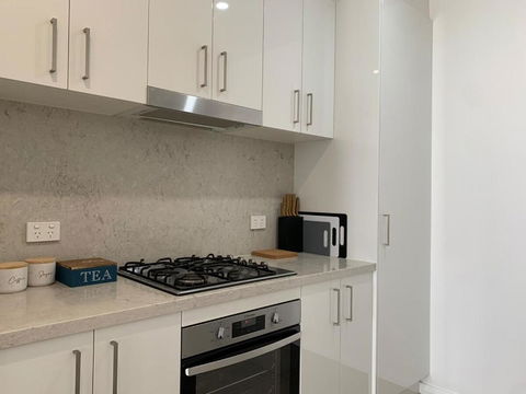 One Bedroom Townhouse Near Beach - Accommodation Main Beach 3