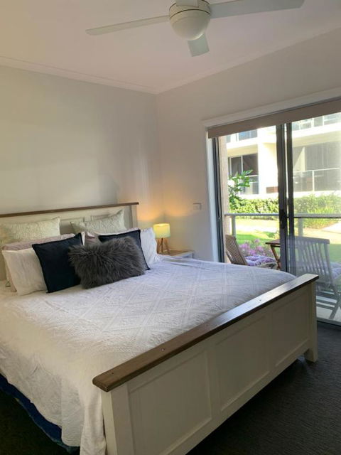One Bedroom Townhouse Near Beach - Accommodation Main Beach 1